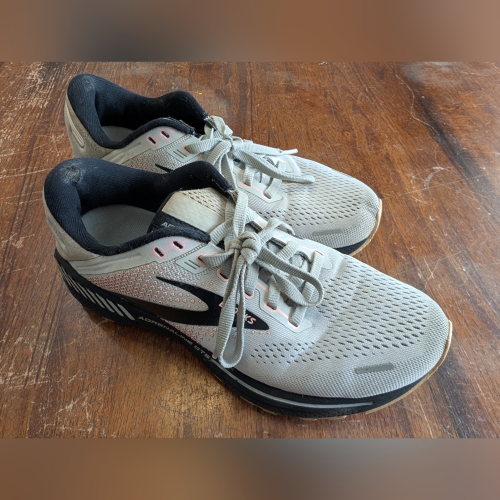 Brooks Adrenaline GTS 22 Running Shoes Womens 7.5 Athletic Sneakers Used